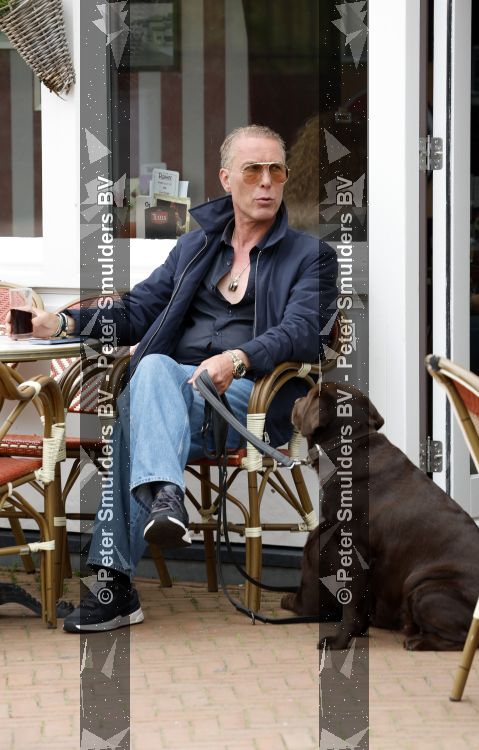Noordwijk 17 juni 2026
Rogier Smit woont met zijn twee honden in een caravan omdat hij geen huis kan vinden .