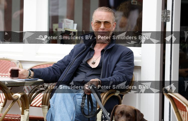 Noordwijk 17 juni 2026
Rogier Smit woont met zijn twee honden in een caravan omdat hij geen huis kan vinden .
