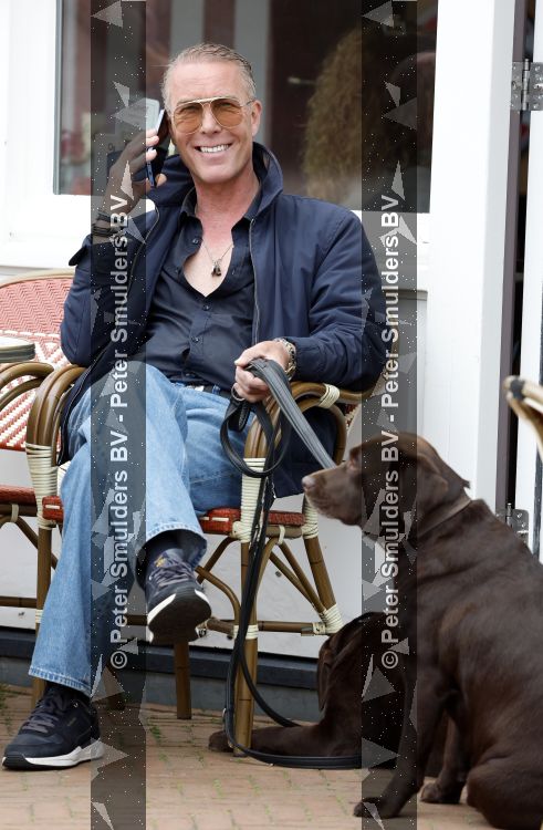 Noordwijk 17 juni 2026
Rogier Smit woont met zijn twee honden in een caravan omdat hij geen huis kan vinden .