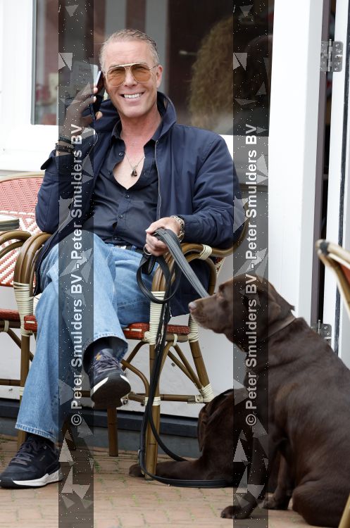 Noordwijk 17 juni 2026
Rogier Smit woont met zijn twee honden in een caravan omdat hij geen huis kan vinden .