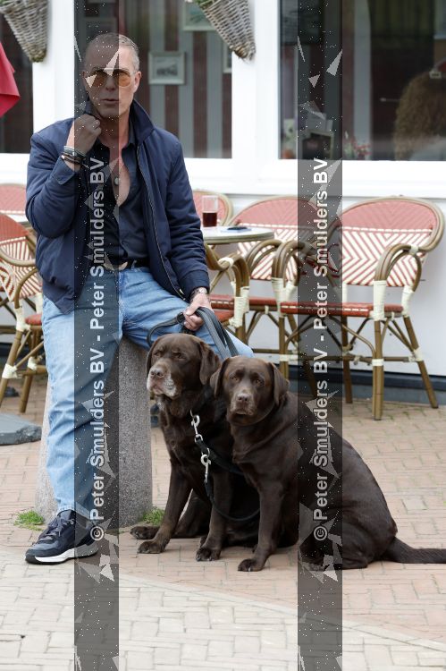 Noordwijk 17 juni 2026
Rogier Smit woont met zijn twee honden in een caravan omdat hij geen huis kan vinden .