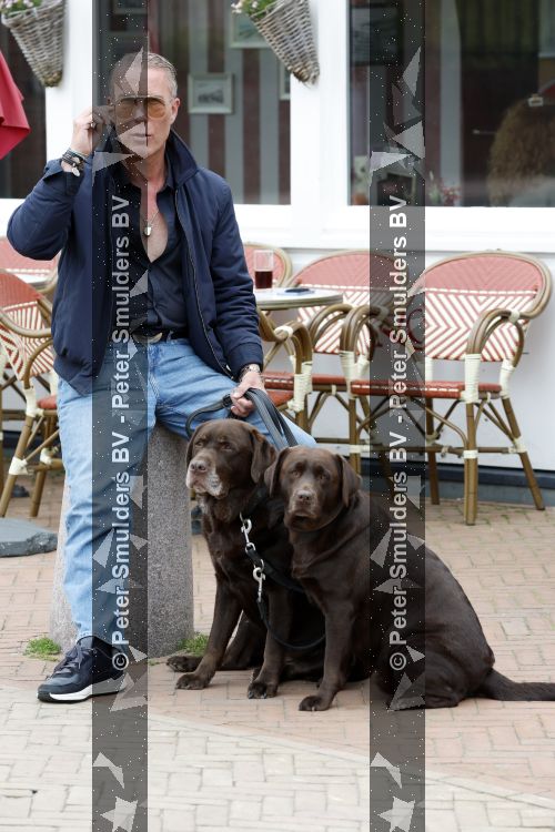 Noordwijk 17 juni 2026
Rogier Smit woont met zijn twee honden in een caravan omdat hij geen huis kan vinden .