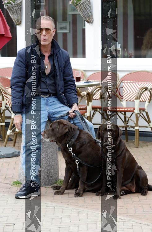 Noordwijk 17 juni 2026
Rogier Smit woont met zijn twee honden in een caravan omdat hij geen huis kan vinden .