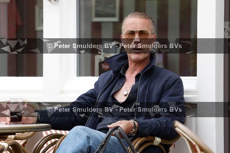 Noordwijk 17 juni 2026
Rogier Smit woont met zijn twee honden in een caravan omdat hij geen huis kan vinden .