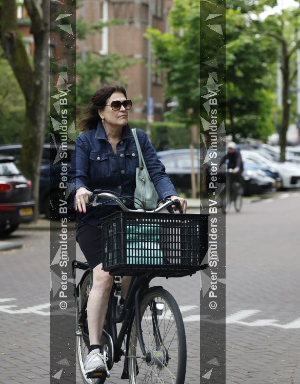 Amsterdam 11 juni 2026
Roos ten Brink op de fiets in Amsterdam zuid.