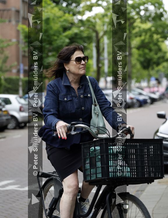 Amsterdam 11 juni 2026
Roos ten Brink op de fiets in Amsterdam zuid.