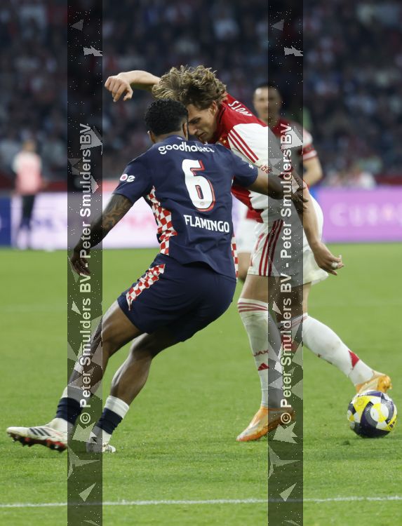 Amsterdam, 2 Mei 2026
Kompetitiewedstrijd AJAX-PSV, eindstand 2-2
Ryan Flamingo en Mika Godts