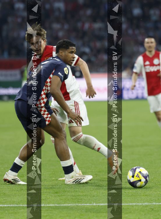 Amsterdam, 2 Mei 2026
Kompetitiewedstrijd AJAX-PSV, eindstand 2-2
Ryan Flamingo en Mika Godts
