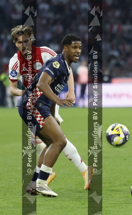 Amsterdam, 2 Mei 2026
Kompetitiewedstrijd AJAX-PSV, eindstand 2-2
Ryan Flamingo en Mika Godts