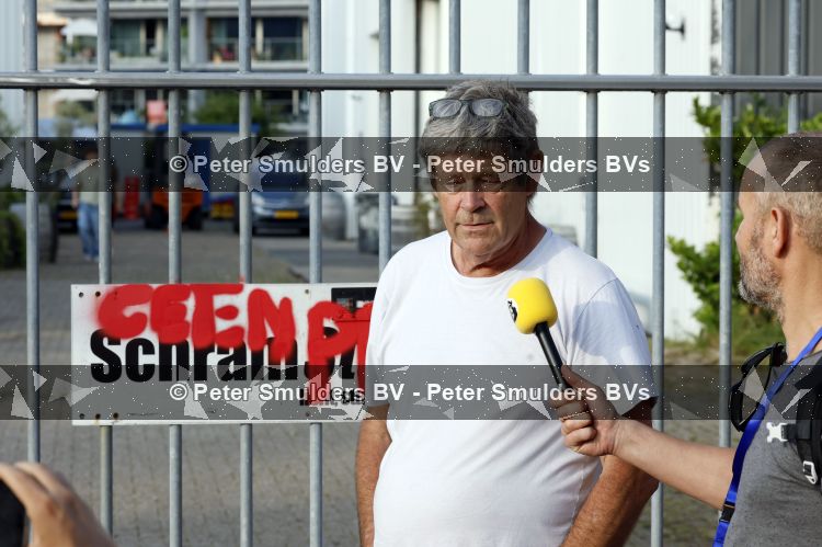 Amsterdam 21 juni 2026
Show Thijs Romer bij de Schram studios . De Dolle Minas komen protesteren tegen de show.