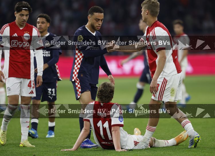 Amsterdam, 2 Mei 2026
Kompetitiewedstrijd AJAX-PSV, eindstand 2-2
Sergino Dest Mika Godts Sean Steur Rayane Bounida