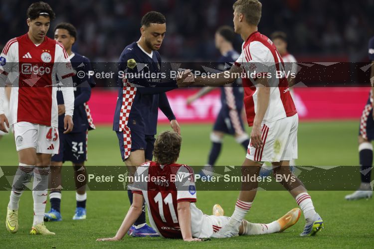 Amsterdam, 2 Mei 2026
Kompetitiewedstrijd AJAX-PSV, eindstand 2-2
Sergino Dest Mika Godts Sean Steur Rayane Bounida