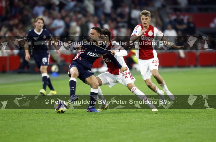 Amsterdam, 2 Mei 2026
Kompetitiewedstrijd AJAX-PSV, eindstand 2-2
Sergino Dest Sean Steur Rayane Bounida