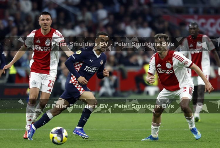 Amsterdam, 2 Mei 2026
Kompetitiewedstrijd AJAX-PSV, eindstand 2-2
Sergino Dest Youri Regeer en Steven Berghuis