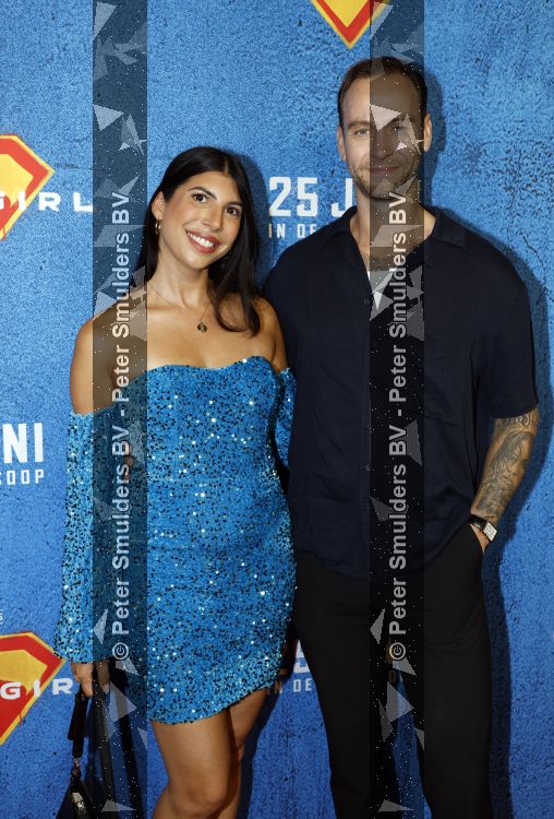 Amsterdam 23 juni 2026
Premiere Supergirl in Pathe Arena. Stephanie Ocampo Cuervo zwanger kwam met bhaar partner