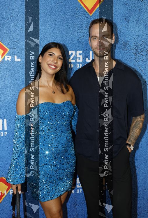 Amsterdam 23 juni 2026
Premiere Supergirl in Pathe Arena. Stephanie Ocampo Cuervo zwanger kwam met bhaar partner