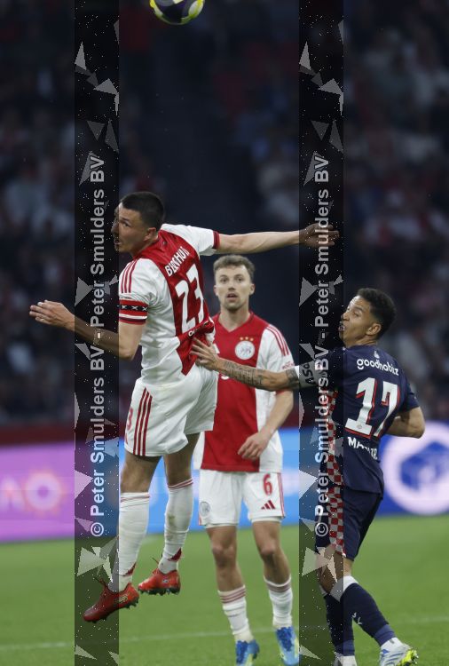 Amsterdam, 2 Mei 2026
Kompetitiewedstrijd AJAX-PSV, eindstand 2-2
Steven Berghuis met Mauro Junior