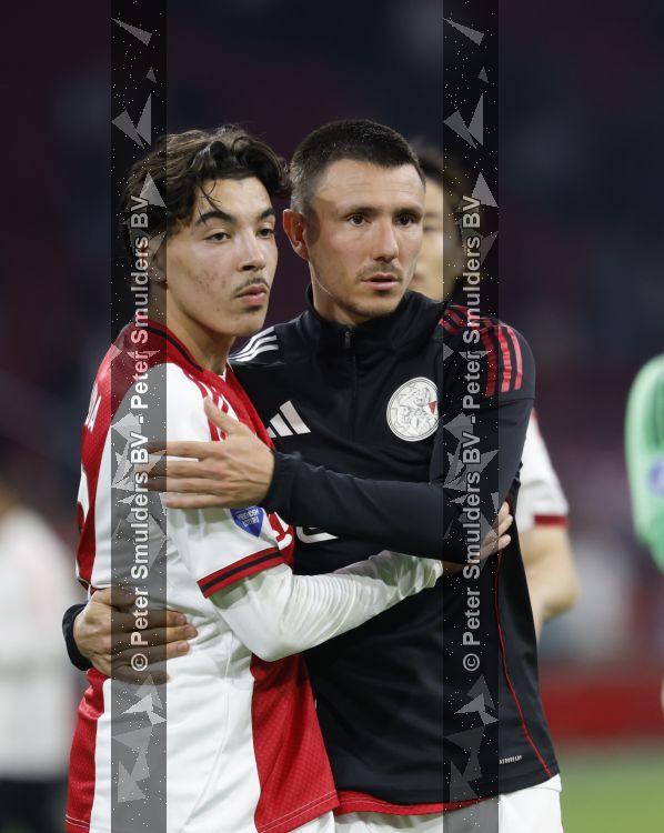 Amsterdam, 2 Mei 2026
Kompetitiewedstrijd AJAX-PSV, eindstand 2-2
Berghuis met Rayane Bounida