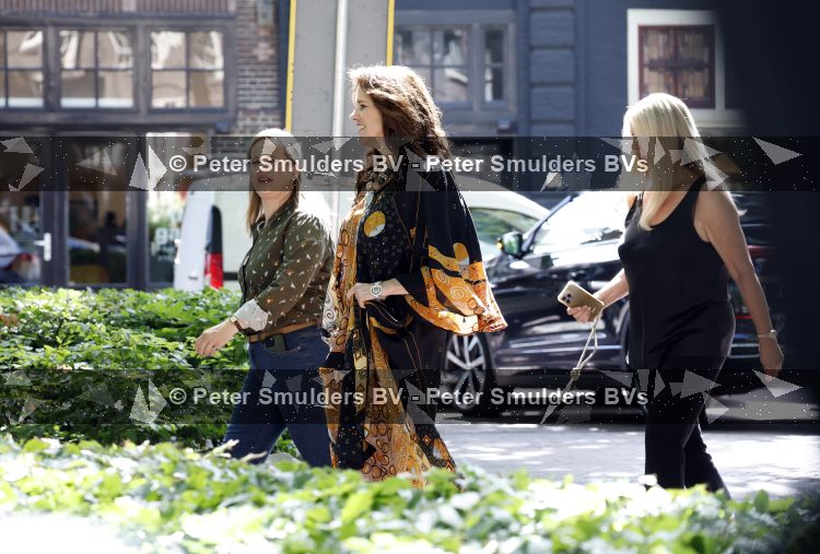 Laren 23 juni 2026
Opnames Gooische vrouwen met aanwezig Linda de Mol Tjitske Reidinga Susan Visser en Lies Visschedijk . Opnames vinden plaats bij restaurant Brink 20 
