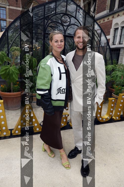 Amsterdam 4 juni 2026
Presentatie Magnum en modeshow in het rijksmuseum . Tim Senders met vriendin Kiki Bosman zwanger