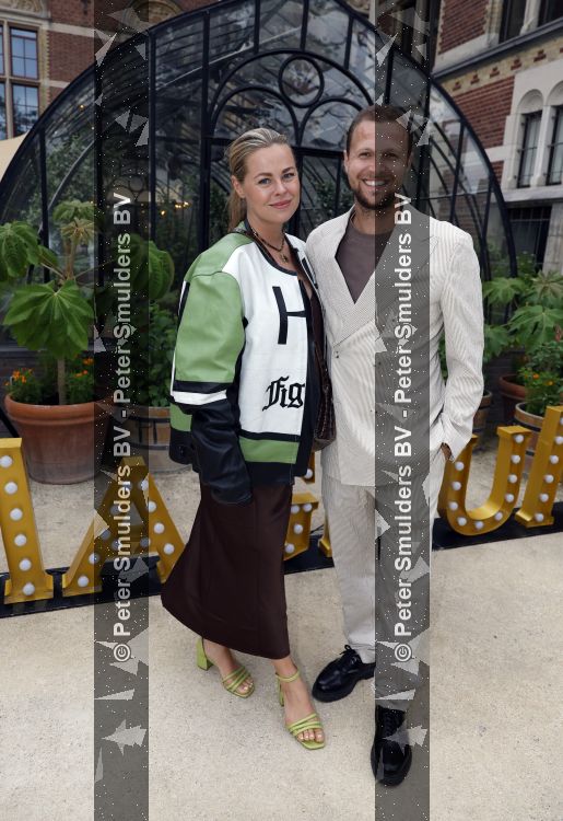 Amsterdam 4 juni 2026
Presentatie Magnum en modeshow in het rijksmuseum . Tim Senders met vriendin Kiki Bosman zwanger