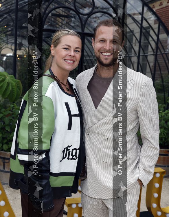 Amsterdam 4 juni 2026
Presentatie Magnum en modeshow in het rijksmuseum . Tim Senders met vriendin Kiki Bosman zwanger