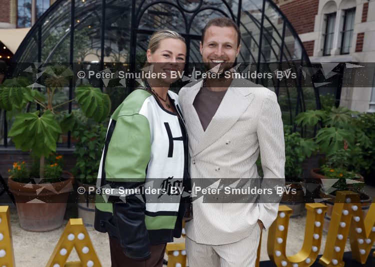 Amsterdam 4 juni 2026
Presentatie Magnum en modeshow in het rijksmuseum . Tim Senders met vriendin Kiki Bosman zwanger