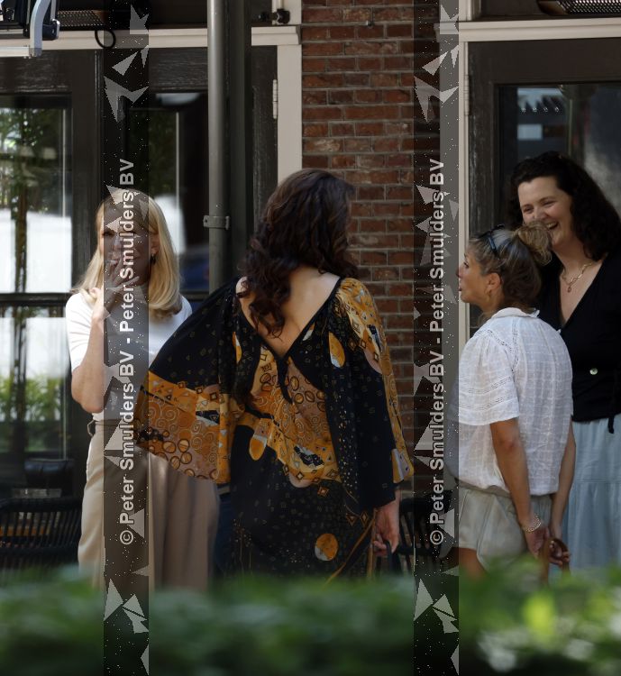 Laren 23 juni 2026
Opnames Gooische vrouwen met aanwezig Linda de Mol Tjitske Reidinga Susan Visser en Lies Visschedijk . Opnames vinden plaats bij restaurant Brink 20 
