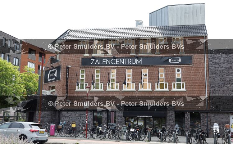 Nieuwegein 27 juni 2026
Andre Hazes en zijn vriendin Noa Braaf komen aan bij Wills voor de trouwerij van haar vader Denny Braaf . Ook de camera van hun real lif soap is aanwezig 