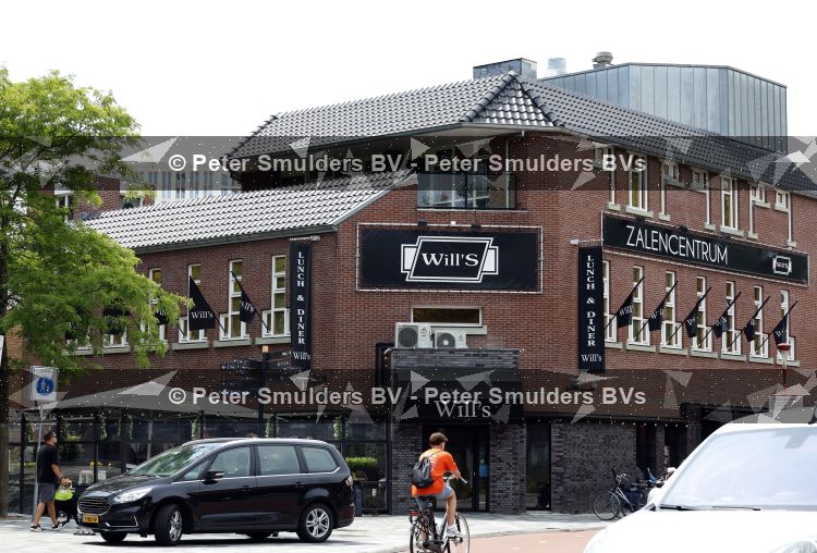 Nieuwegein 27 juni 2026
Andre Hazes en zijn vriendin Noa Braaf komen aan bij Wills voor de trouwerij van haar vader Denny Braaf . Ook de camera van hun real lif soap is aanwezig 