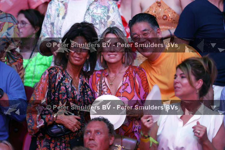 Amsterdam 20 juni 2026
Concert Toppers in de Johan Cruijff arena . 
Won Yip met vrouw en Rachel Hazes
