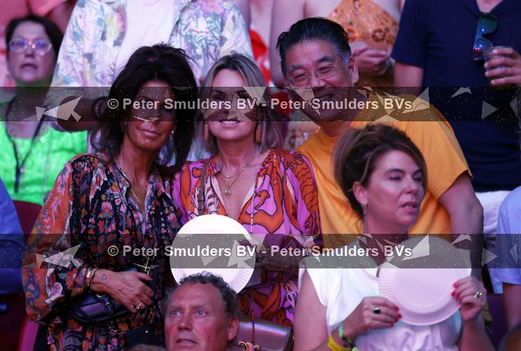 Amsterdam 20 juni 2026
Concert Toppers in de Johan Cruijff arena . 
Won Yip met vrouw en Rachel Hazes