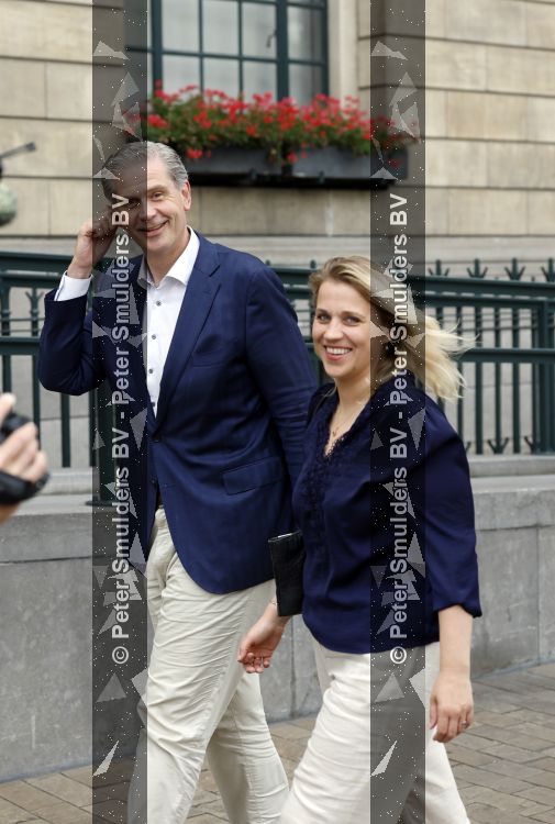 Rotterdam 27 juni 2026
Carola Schouten de burgemeester van Rotterdam, is vandaag getrouwd. Zij en Coert Kleijwegt gaven elkaar het jawoord op het gemeentehuis van Rotterdam. Sander de Kramer trouwde het stel. Wouter Kolff  met zijn vrouw 