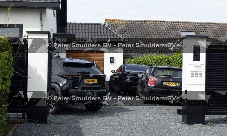 Vinkeveen 6 juni 206
Yves Berendse en zijn vriendin vertrekken vanaf zijn huis . Haar auto staat nog op de oprit 