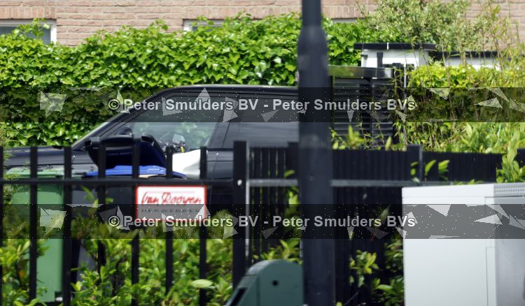 Vinkeveen 6 juni 206
Yves Berendse en zijn vriendin vertrekken vanaf zijn huis . Haar auto staat nog op de oprit 