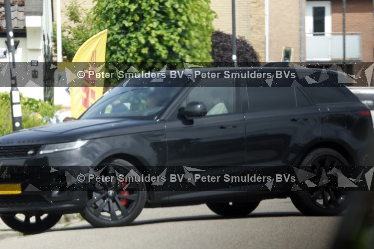 Vinkeveen 6 juni 206
Yves Berendse en zijn vriendin vertrekken vanaf zijn huis . Haar auto staat nog op de oprit 