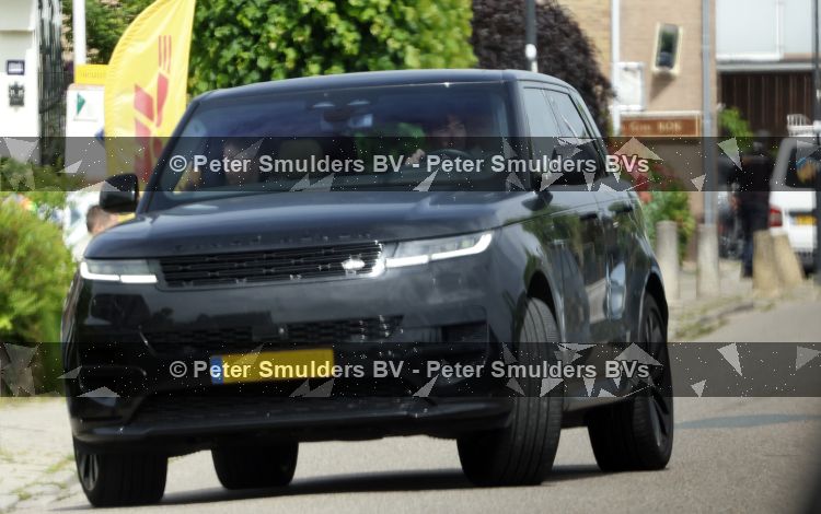 Vinkeveen 6 juni 206
Yves Berendse en zijn vriendin vertrekken vanaf zijn huis . Haar auto staat nog op de oprit 