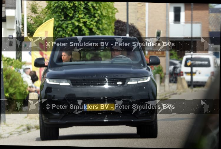 Vinkeveen 6 juni 206
Yves Berendse en zijn vriendin vertrekken vanaf zijn huis . Haar auto staat nog op de oprit 