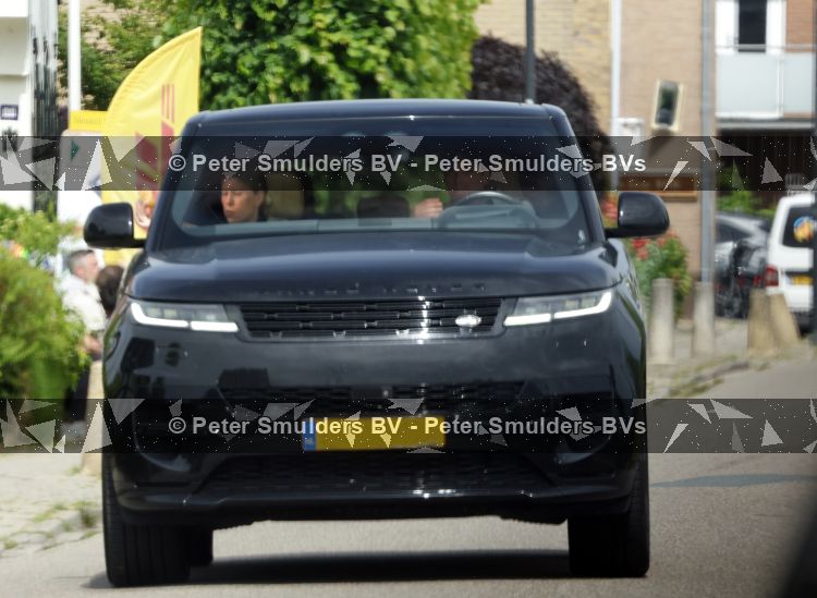 Vinkeveen 6 juni 206
Yves Berendse en zijn vriendin vertrekken vanaf zijn huis . Haar auto staat nog op de oprit 