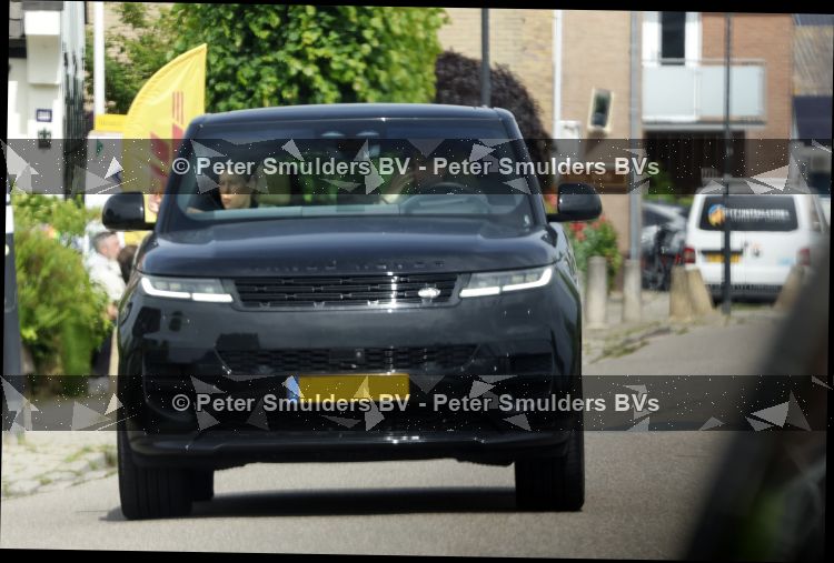 Vinkeveen 6 juni 206
Yves Berendse en zijn vriendin vertrekken vanaf zijn huis . Haar auto staat nog op de oprit 