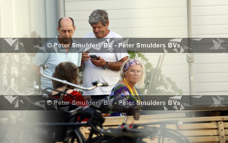 Amsterdam 21 juni 2026
Show Thijs Romer bij de Schram studios . De Dolle Minas komen protesteren tegen de show. Yvonne Smolders moeder Thijs Romer