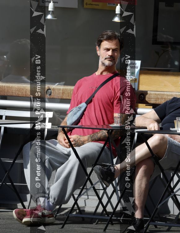Amsterdam 29 mei 2026
Arie Boomsma en zijn vrouw Romy Boomsma samen op terras bij de coffee company in Amsterdam zuid