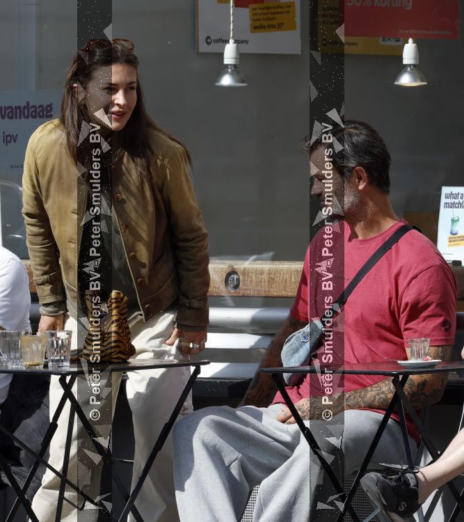 Amsterdam 29 mei 2026
Arie Boomsma en zijn vrouw Romy Boomsma samen op terras bij de coffee company in Amsterdam zuid