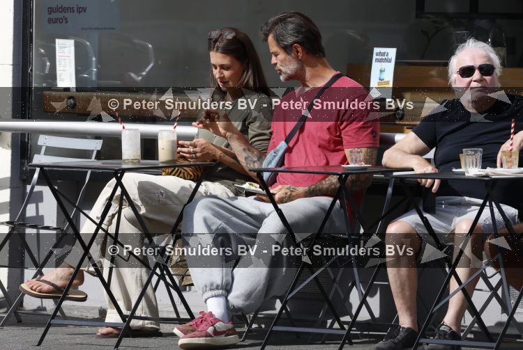 Amsterdam 29 mei 2026
Arie Boomsma en zijn vrouw Romy Boomsma samen op terras bij de coffee company in Amsterdam zuid