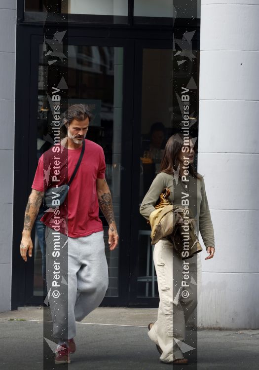 Amsterdam 29 mei 2026
Arie Boomsma en zijn vrouw Romy Boomsma samen op terras bij de coffee company in Amsterdam zuid