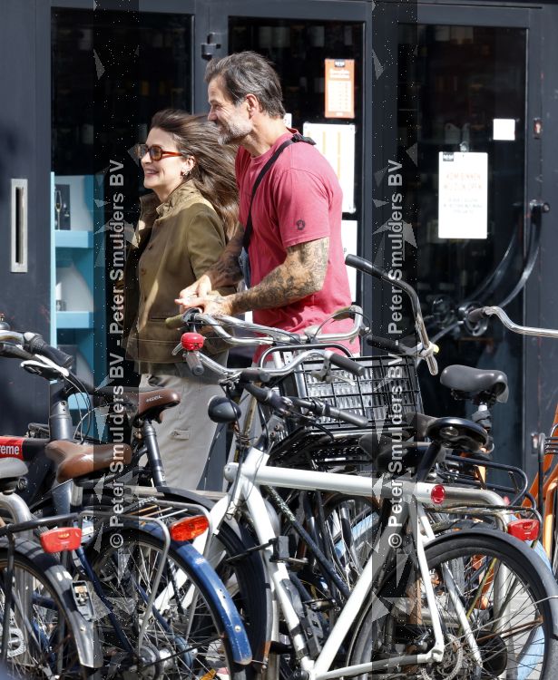 Amsterdam 29 mei 2026
Arie Boomsma en zijn vrouw Romy Boomsma samen op terras bij de coffee company in Amsterdam zuid