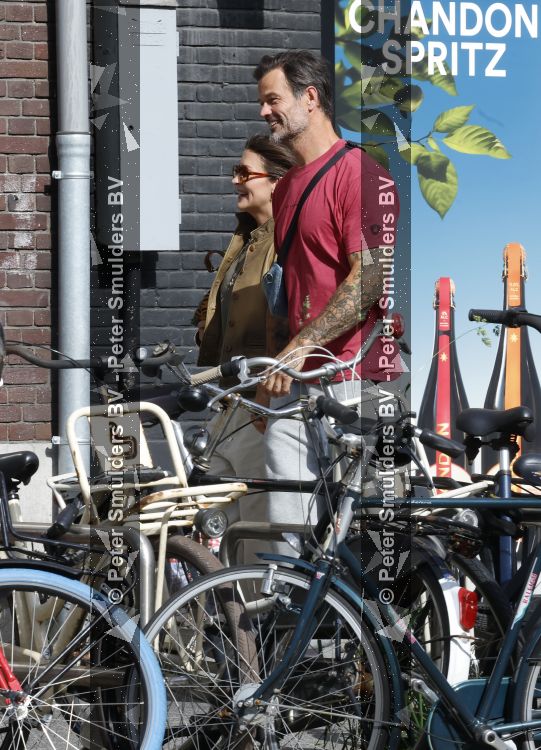 Amsterdam 29 mei 2026
Arie Boomsma en zijn vrouw Romy Boomsma samen op terras bij de coffee company in Amsterdam zuid