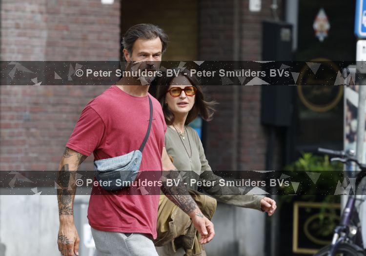 Amsterdam 29 mei 2026
Arie Boomsma en zijn vrouw Romy Boomsma samen op terras bij de coffee company in Amsterdam zuid