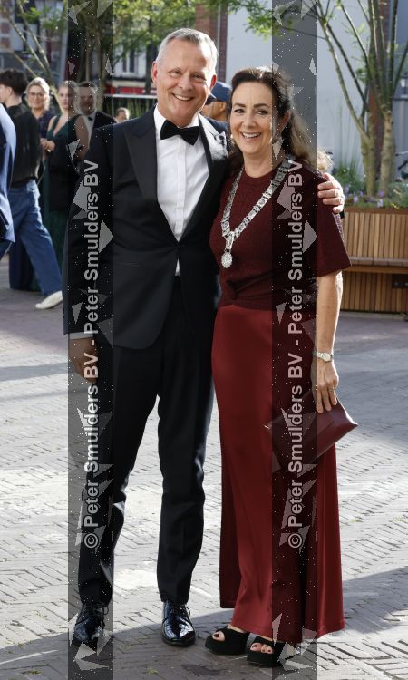 Amsterdam 2 juli 2026
Zijne Majesteit de Koning Willem Alexander en Hare Majesteit Koningin Maxima zijn aanwezig bij het gala van het Nationale Ballet ter ere van het afscheid van directeur Ted Brandsen. OOk burgemeester Femke Halsema en Commisaris v d Koningin Arthur v Dijk zijn aanwezig . Jessica Durlacher 