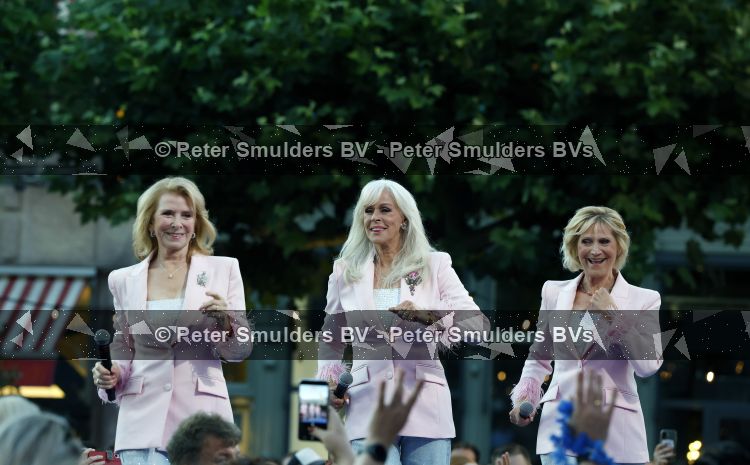 Zwolle 8 juli 2026
Muziekfeest op het Plein. Babe met Marga Bult Margot v d Ven en Rita v Rooij